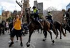 Protes jalanan yang ganas berlaku di Sydney dan Melbourne, ratusan ditangkap