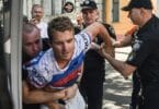 Американського туриста заарештували в Україні за те, що він носив футболку Росії