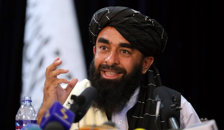 Talibani: Z letališča Kabul lahko iz Afganistana zapustijo le tujci