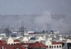 Deuxième explosion signalée à l'aéroport de Kaboul après 13 personnes tuées dans le premier bombardement