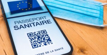 צרפת מציגה את כרטיס ה- COVID לתיירים שאינם האיחוד האירופי