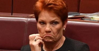 Anti-Vax Insanity: Senator ea Australia e Sireletsa 'Tokelo ea ho shoa ho tsoa ho COVID'