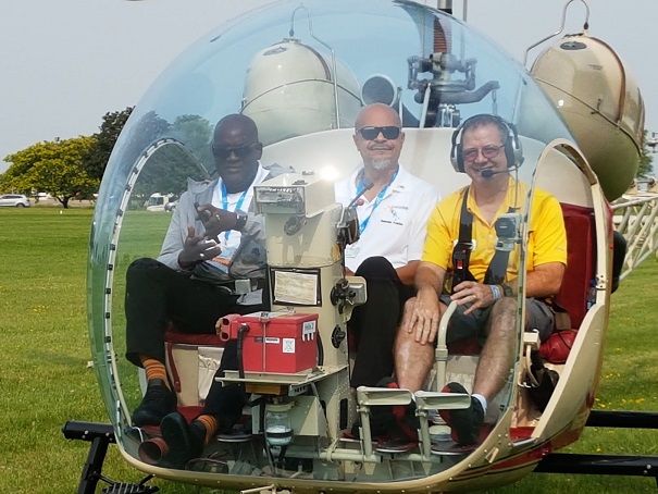 Tour en hélicoptère Bahamas 1 PS Saunders DDG Thompson 2021 Oshkosh 1 | eTurboNews | ETN