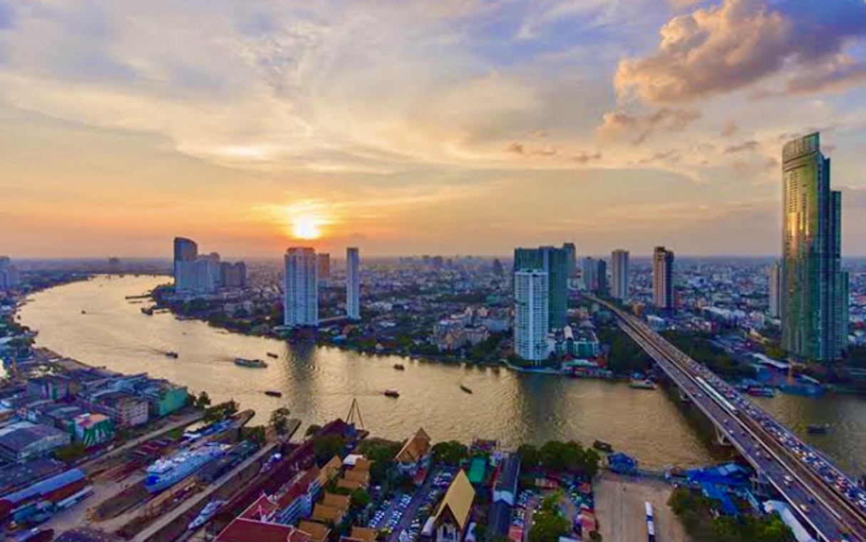 Restrições atenuadas em Bangkok, pois os números de COVID caíram 30%