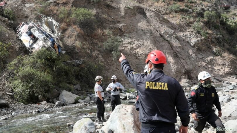 32 morti, 20 feriti mentre l'autobus cade da a scogliera in u Perù