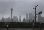 Vsi leti so bili odpovedani, pristanišča zaprta, ko je Šanghaj podprl Typhoon Chanthu