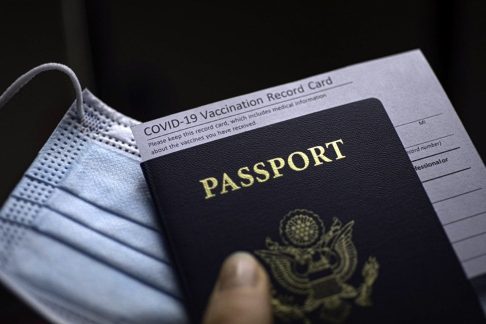 65% dos passageiros das companhias aéreas apóiam passaportes de vacina