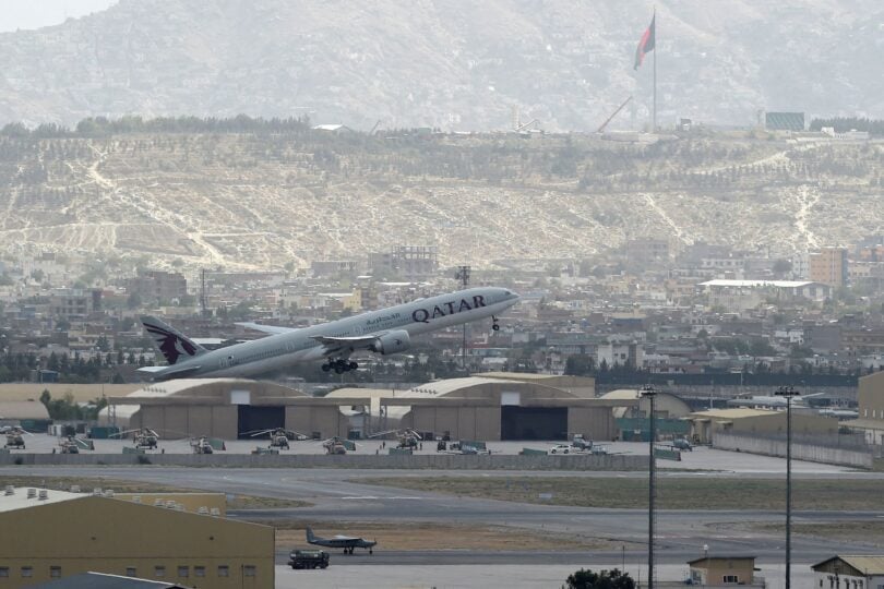 Första internationella passagerarflyget avgår från Kabul flygplats