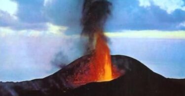 स्पैनिश कैनरी द्वीप समूह ज्वालामुखी विस्फोट के लिए तैयार हैं