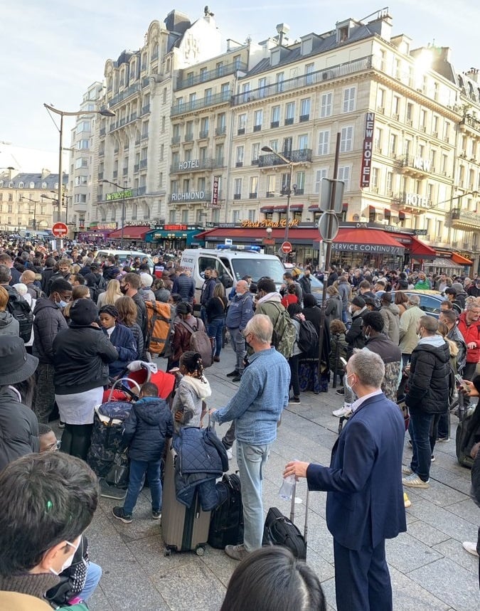 Stasion karéta Paris Gare du Nord diungsikeun kusabab ancaman bom.