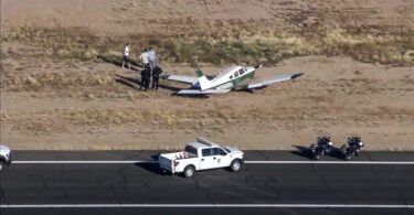 アリゾナ州でヘリコプターと飛行機が空中で衝突し、2人が死亡