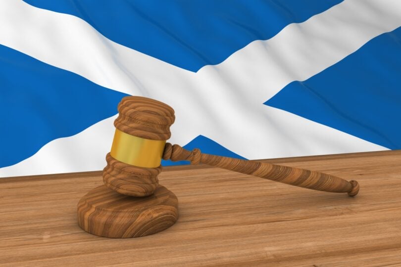 İskoç yargıç, gece kulüplerinin COVID-19 pasaportuna meydan okumasını reddetti