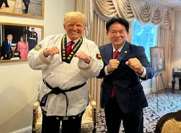 Se mængden: Trump er en 'taekwondo-mester' nu