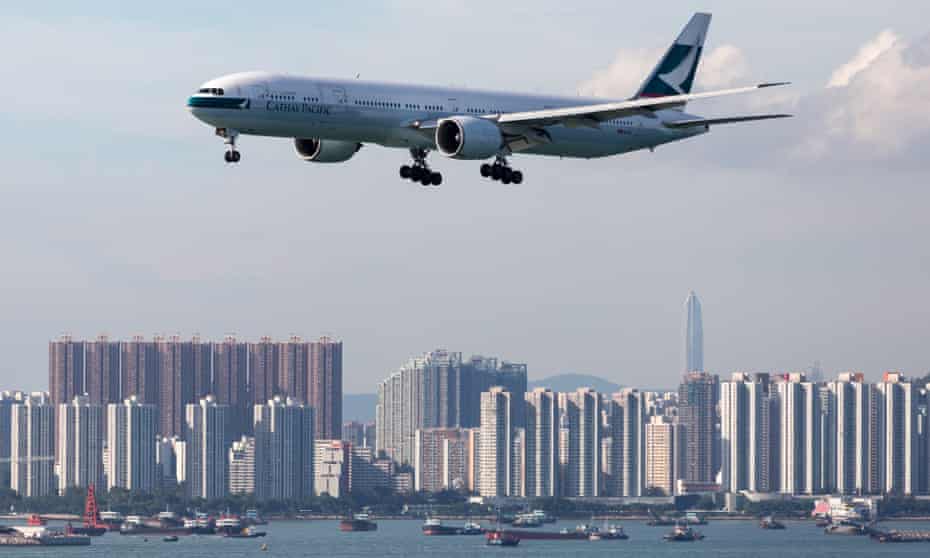 Cathay Pacific cancela voos após tripulações rejeitarem novas regras de quarentena
