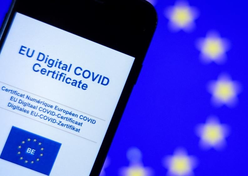IATA: EU:n COVID-sertifikaatin 12 kuukauden voimassaolo suojelisi matkailun elpymistä