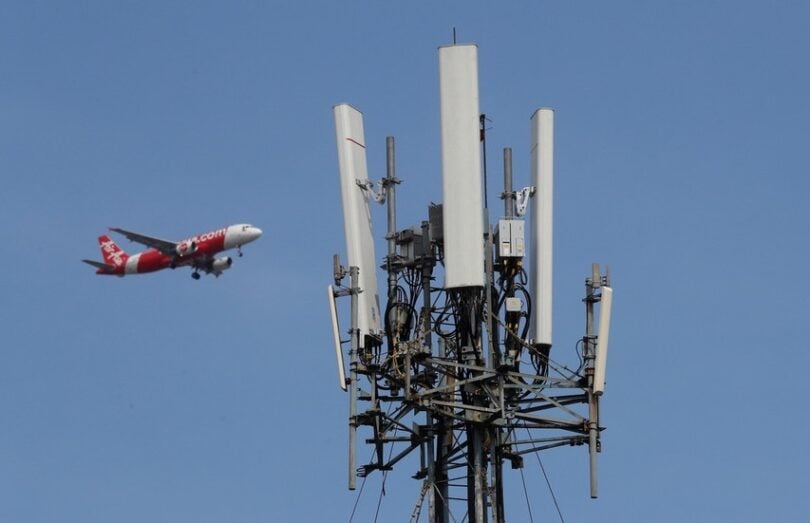 FAA ບັງຄັບໃຫ້ Verizon ແລະ AT&T ຊັກຊ້າການເປີດຕົວ 5G ເຕັມ.