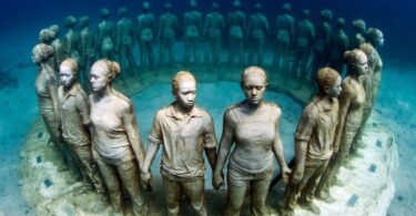 Подводният скулптурен парк на Гренада завършва ремонта.