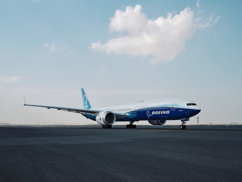 Boeing 777X tiba di Dubai untuk Pertunjukan Udara Dubai 2021.