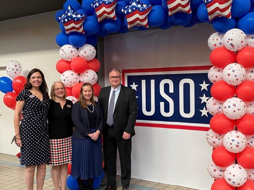 Nový salonek USO podporuje servisní členy na mezinárodním letišti v Pittsburghu.