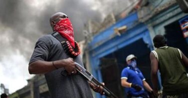 Американскиот Стејт департмент ги повика Американците да го напуштат Хаити сега.
