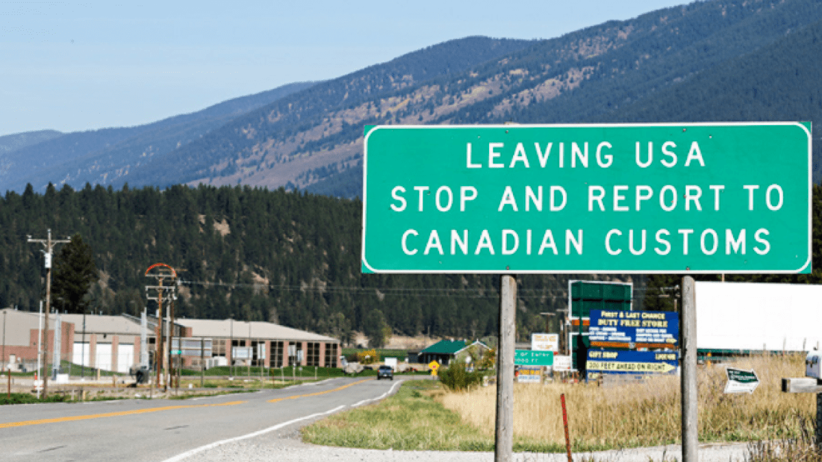 السفر الى الولايات المتحدة؟ تظل إجراءات COVID الحدودية سارية عند عودة المسافرين إلى كندا.