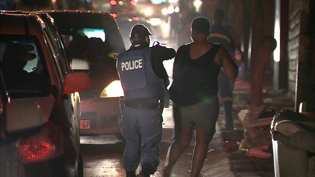 Južna Afrika odpravlja nočno policijsko uro zaradi COVID-19