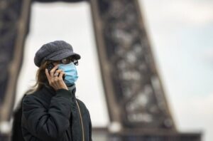 Paris announces new Omicron restrictions, outdoor mask mandate