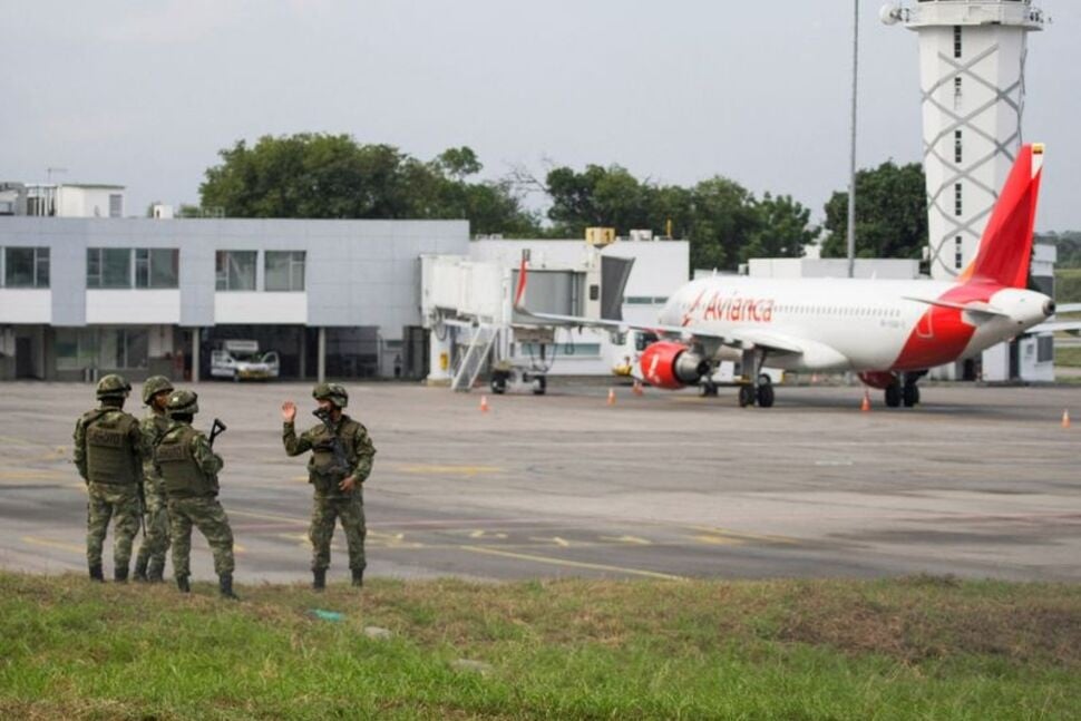 Terrorangreb: To personer dræbt i bombeangreb i colombiansk lufthavn