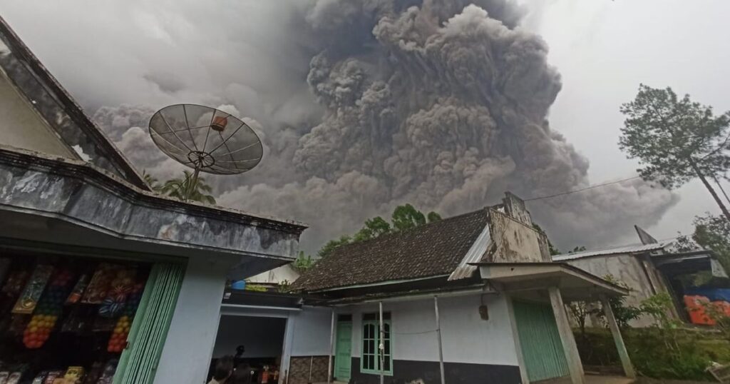 , People run for their lives as Java volcano erupts, eTurboNews | eTN