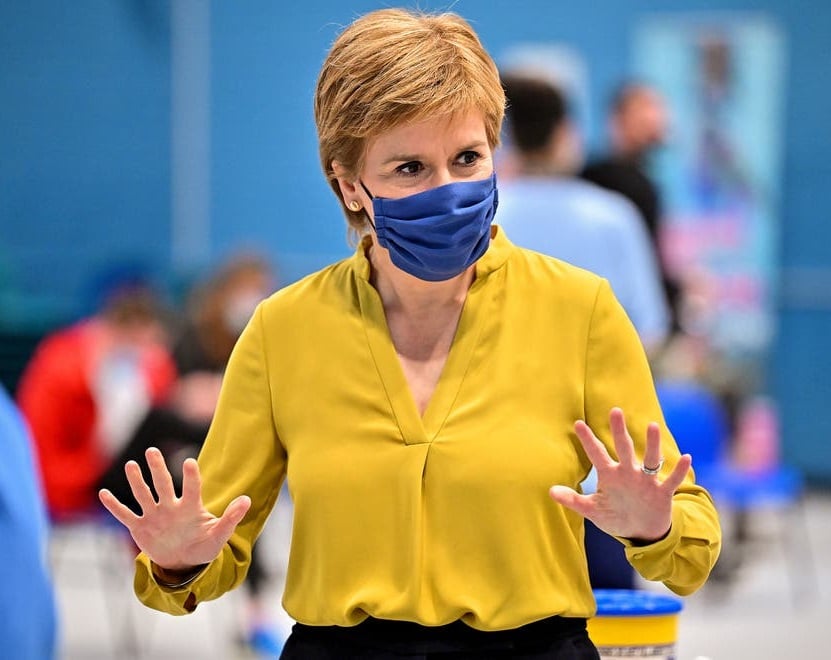 Scotland's Sturgeon: Testaa COVID-19 aina, kun lähdet ulos