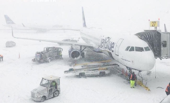 4,850 XNUMX letů bylo zrušeno, protože východní pobřeží USA se připravuje na zimní bouři