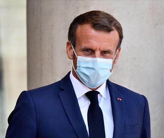 Francoski predsednik obljublja, da bo življenje necepljenih naredil neznosno