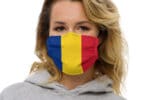 रोमानियाने कापड फेस मास्कवर बंदी घातली, उल्लंघन करणाऱ्यांसाठी नवीन €500 दंड सेट केला