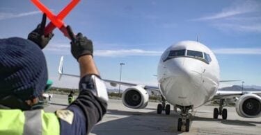 UE mengklaim aturannya tidak memaksa maskapai penerbangan untuk melakukan penerbangan 'hantu'