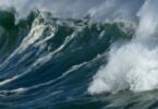 Гавайи, Аляска, АҚШ-тың Батыс жағалауы Тонга жанартауының атқылауынан кейін цунами туралы ескертуде.