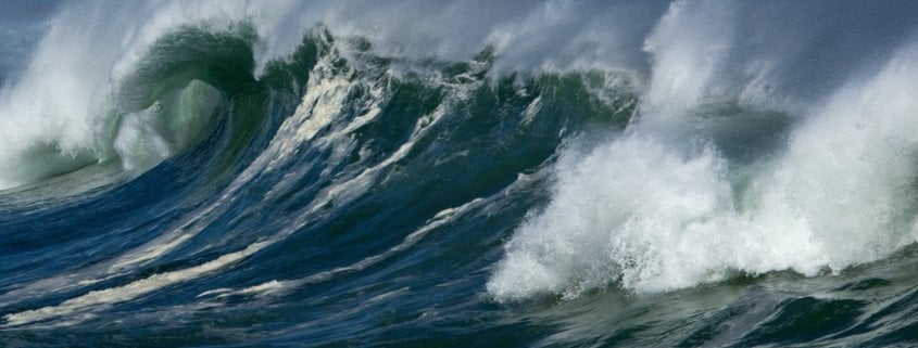 Гавайи, Аляска, АҚШ-тың Батыс жағалауы Тонга жанартауының атқылауынан кейін цунами туралы ескертуде.