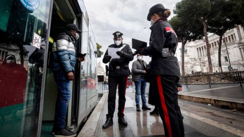 Италија воведува казни од 100 евра за сите невакцинирани лица над 50 години