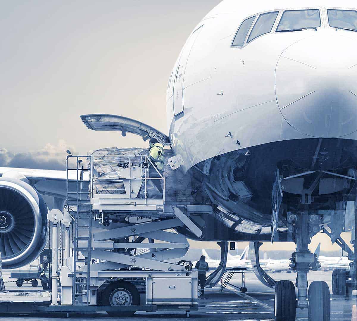 IATA: Creșterea mărfurilor aeriene încetinește, dar continuă