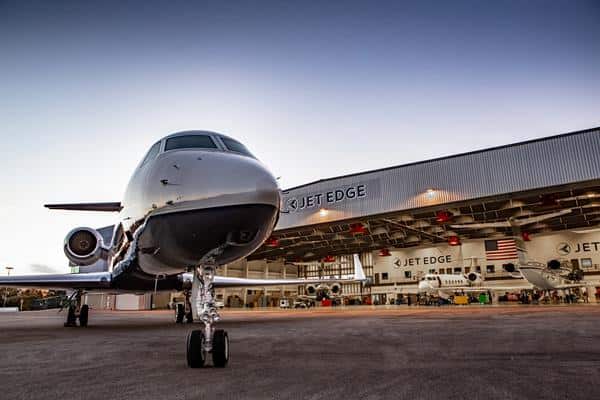 Vista ostaa Jet Edgen yksityisen ilmailupalvelualustan