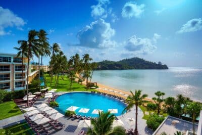 En pandemisk ekonomisk påverkan drabbar hotellen i Phuket med 73 % av nya projekt i paus