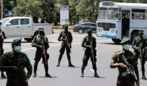 Sri Lankan joukot voivat nyt ampua mielensä mukaan tappavien mellakoiden seurauksena