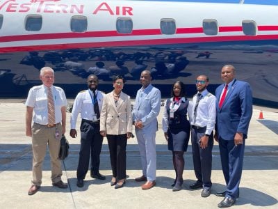 Western Air foretar innledende flyreise mellom Nassau og Fort Lauderdale