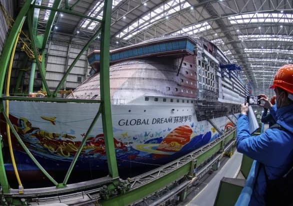 Kapal pelayaran mega Genting Hong Kong yang belum siap untuk dijual untuk sekerap