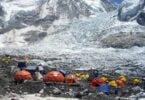 نيبال: السياح وتغير المناخ يهددان جبل إيفرست