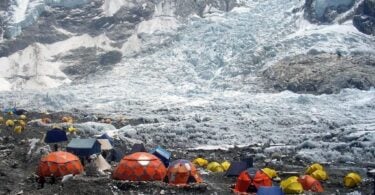 Nepal: Turister og klimaforandringer truer Everest