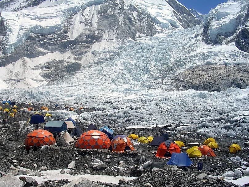 Nepal: Mandrahona an'i Everest ny mpizaha tany sy ny fiovaovan'ny toetr'andro
