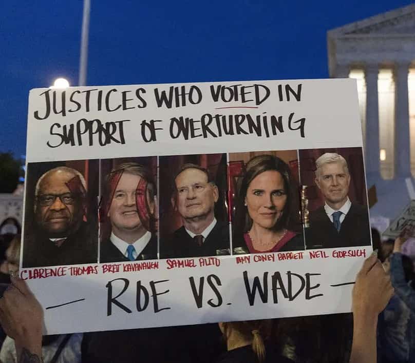 Roe v Wade digulingake dening Mahkamah Agung AS