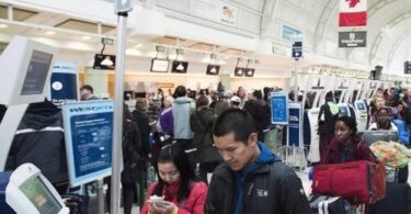 Канада се бори да го намали времето на чекање на аеродромот и метежот