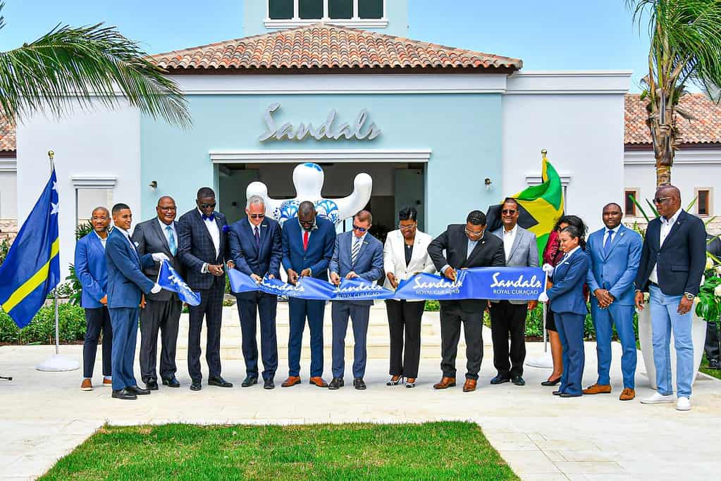, Sandals Resorts International מנציח את כניסתו לאיים הקריביים ההולנדיים, eTurboNews | eTN