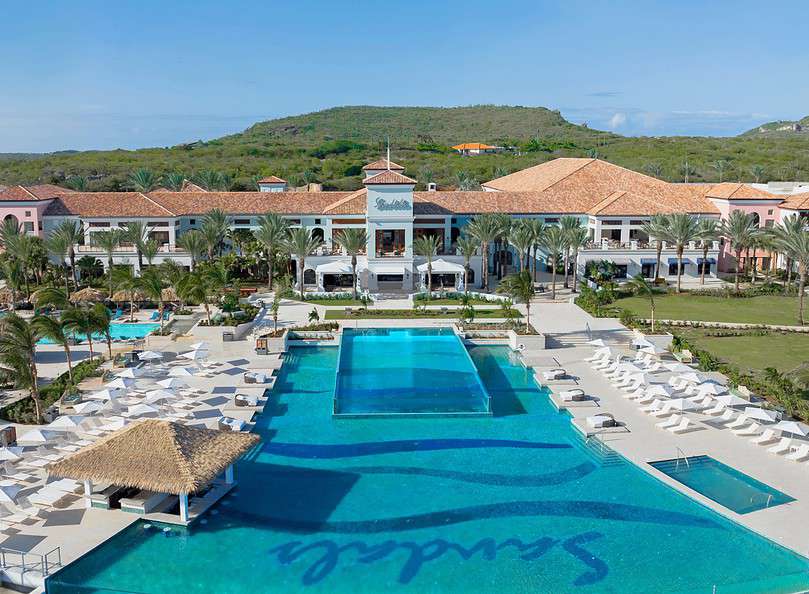 Dos Awa Infinity Pool at Sandals Royal Curacao with expansive upper and lower decks overlooking the Spanish Water and the rugged mountain landscape | eTurboNews | eTN